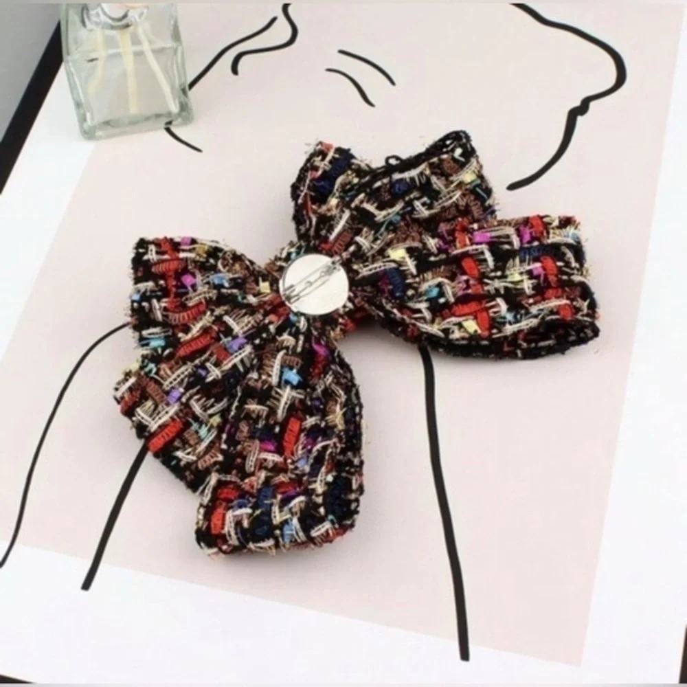 ✨NEW✨ 💋 Tweed Bow Tie Statement Brooch